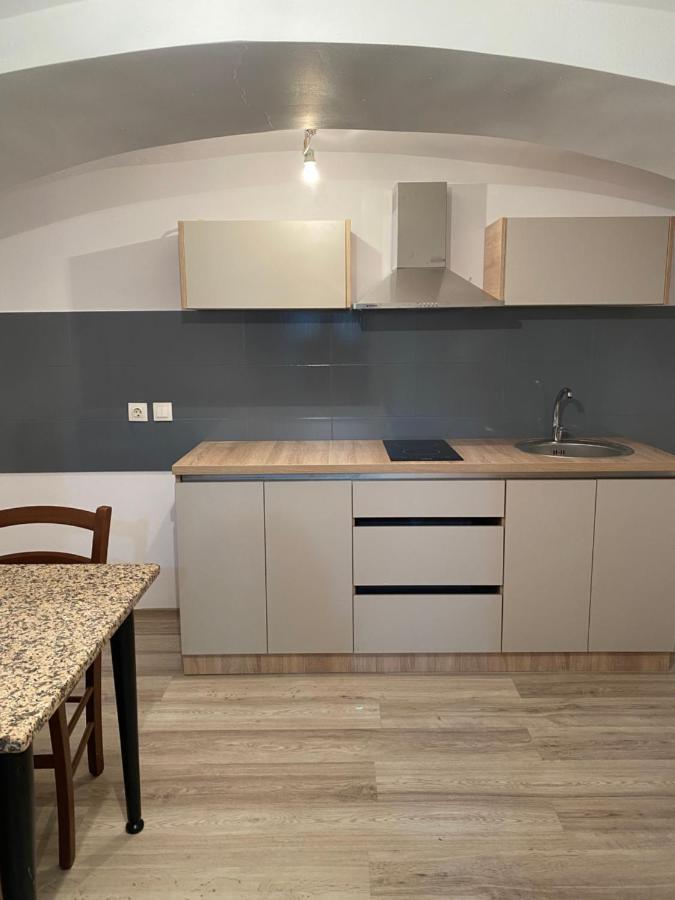 Hidden Gem Apartment In The Center Of The City Braşov Exterior foto