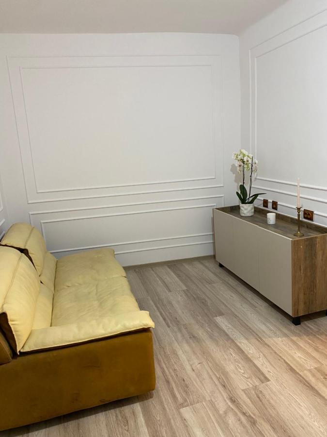 Hidden Gem Apartment In The Center Of The City Braşov Exterior foto